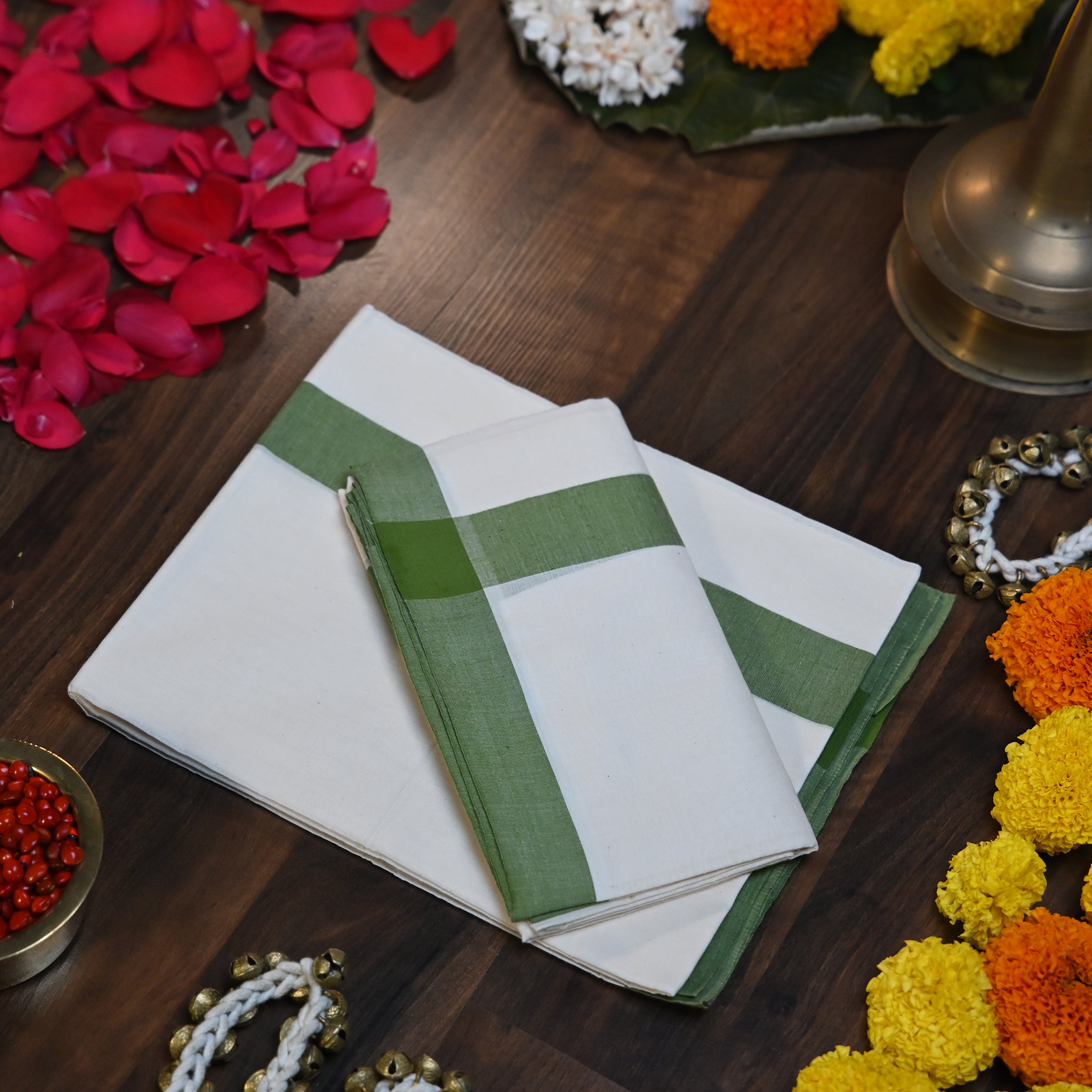 Leaf Green Traditional Border Set Mundu