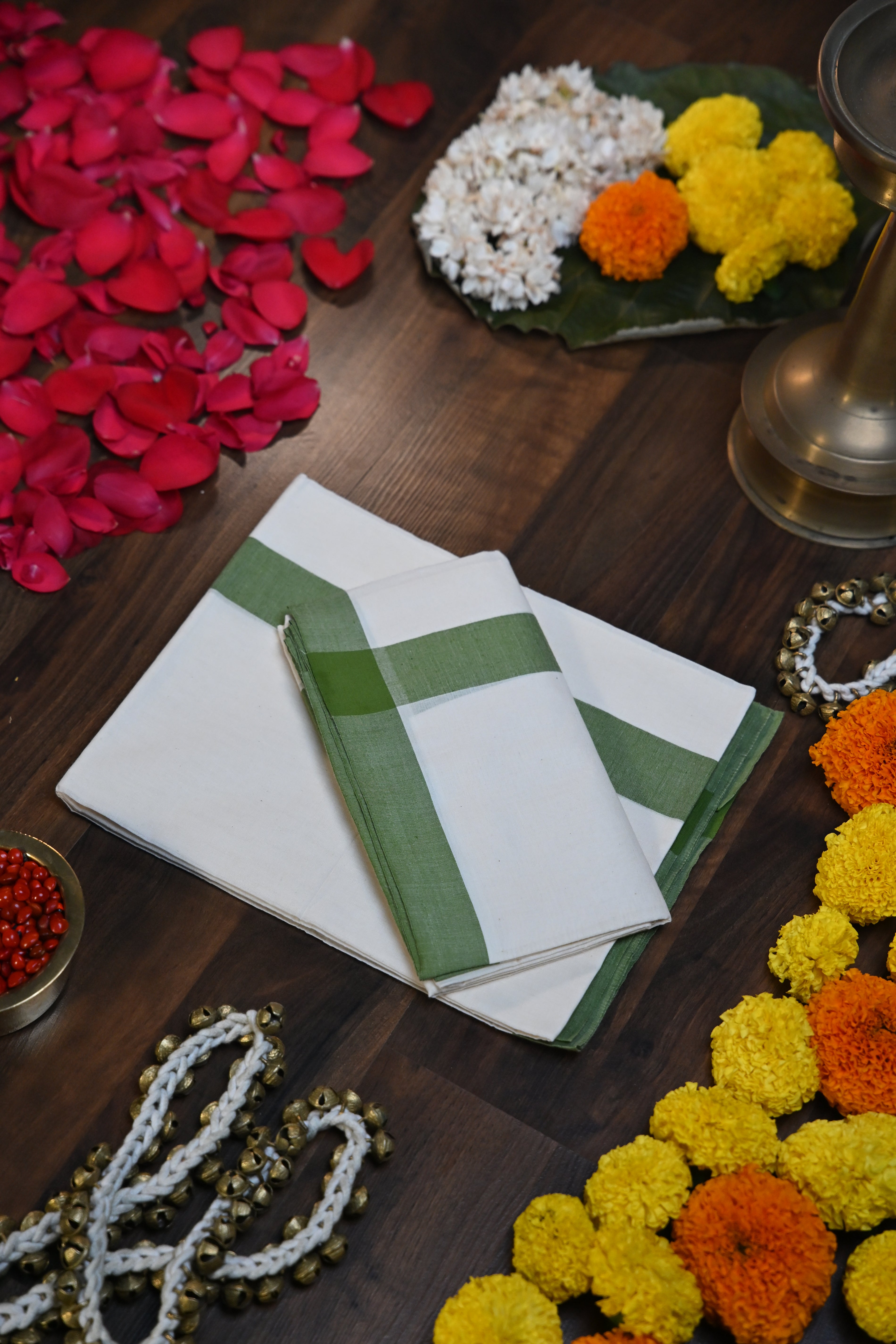 Leaf Green Traditional Border Set Mundu