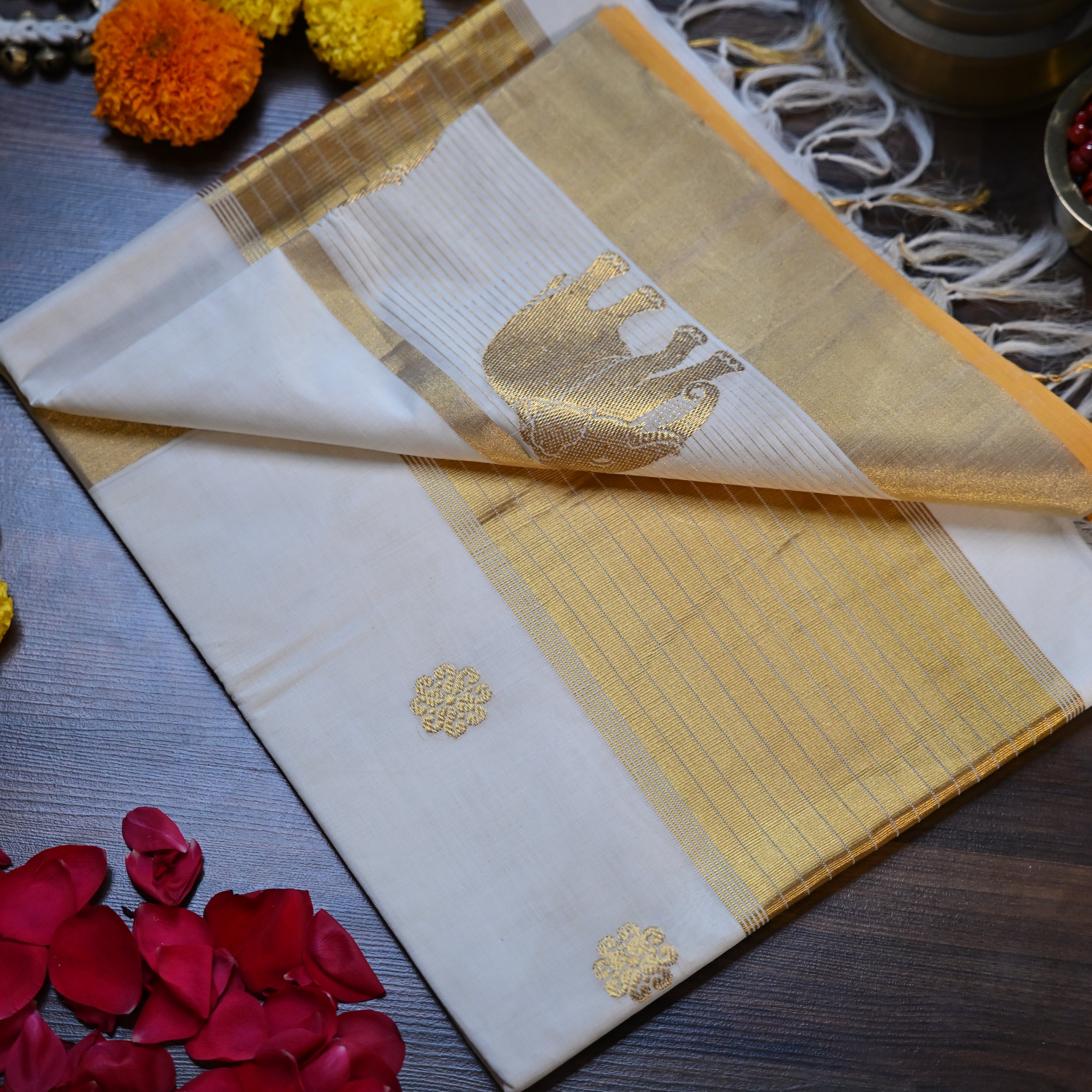 Majestic Elephant Motif Gold Zari Kasavu Saree